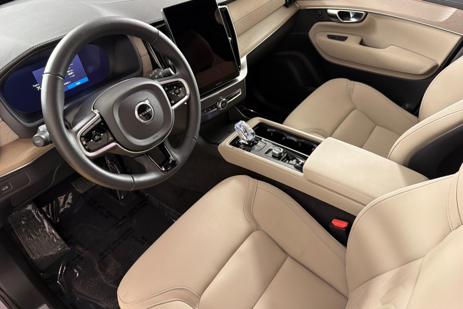 Used 2026 Volvo XC90 B6 Plus w/ Protection Package AWD/4WD image 9