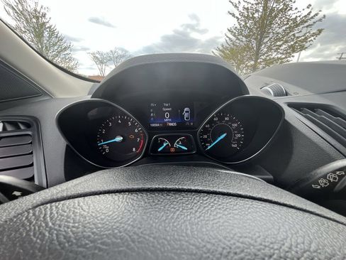 Used 2017 Ford Escape SE w/ Equipment Group 201A FWD image 11