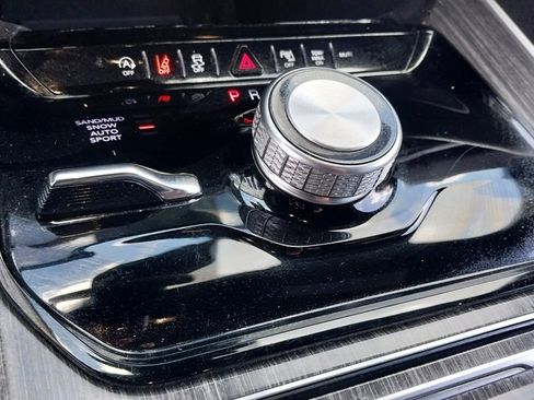 Used 2023 Jeep Wagoneer L Series II image 32