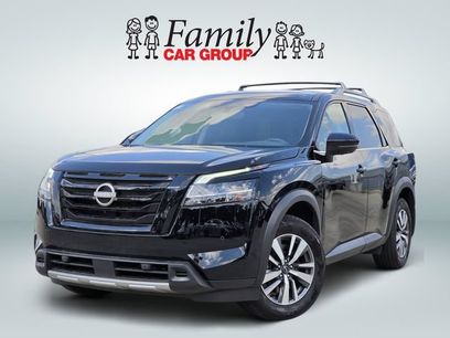 Used 2024 Nissan Pathfinder SL w/ Black Appearance Package