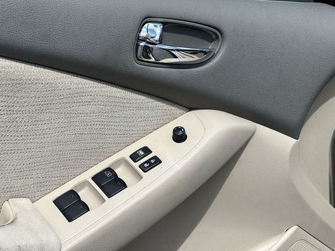 Used 2012 Nissan Altima 2.5 S FWD image 15