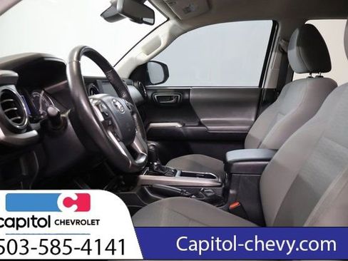 Used 2019 Toyota Tacoma SR5 AWD/4WD image 12