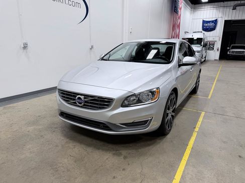 Used 2018 Volvo S60 T5 Inscription FWD image 3