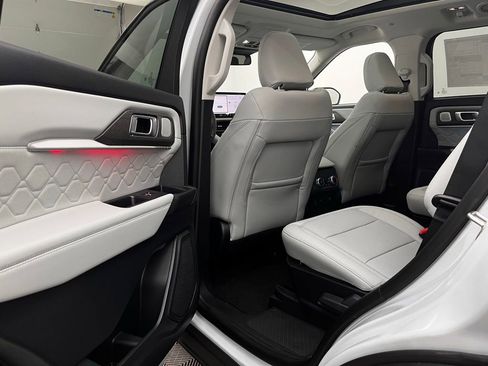 New 2026 Ford Explorer Platinum image 29