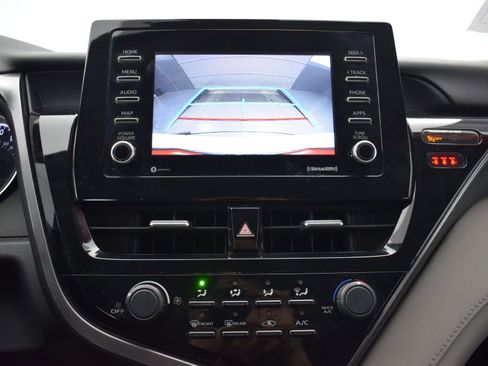 Used 2021 Toyota Camry LE image 15