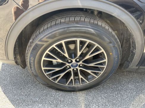 Used 2022 Ford Escape Titanium w/ Titanium Premium Package image 2