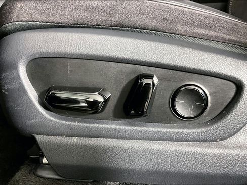 Used 2023 Lexus RZ 450e Premium image 34