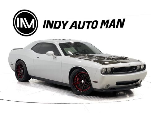 Used 2009 Dodge Challenger SRT8 w/ SRT Option Group II RWD image 2
