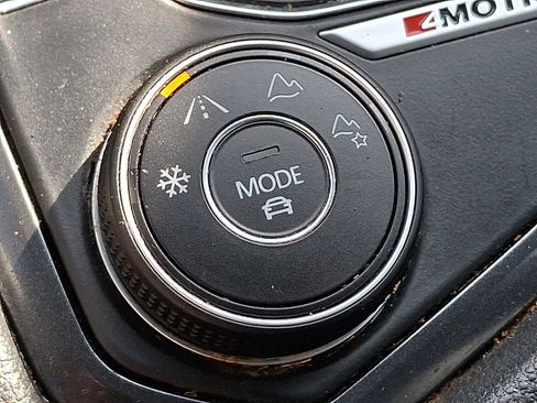 Used 2018 Volkswagen Tiguan SE w/ Panoramic Sunroof Package image 25