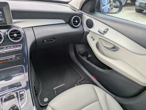 Used 2015 Mercedes-Benz C 300 4MATIC Sedan image 17