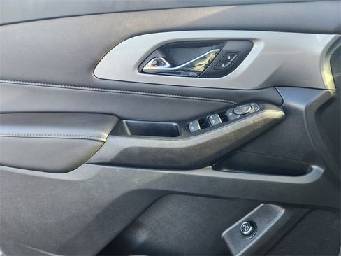 Used 2023 Chevrolet Traverse LT image 6