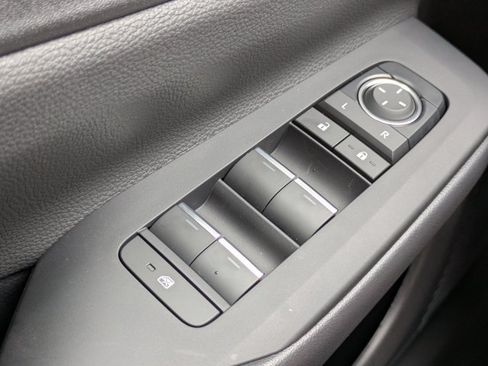 New 2025 Toyota Prius Plug-In Hybrid FWD image 23