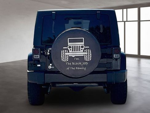 Used 2016 Jeep Wrangler Unlimited Sahara w/ Connectivity Group AWD/4WD image 6