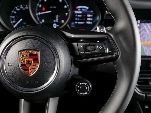 Certified 2026 Porsche Macan AWD/4WD image 23