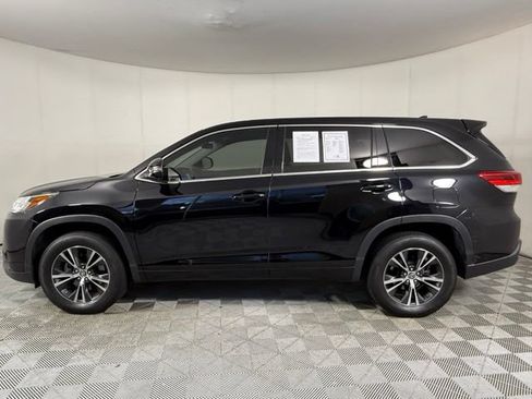 Used 2018 Toyota Highlander Plus FWD image 7