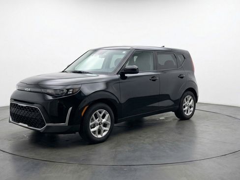 Used 2025 Kia Soul LX w/ LX Technology Package FWD image 3