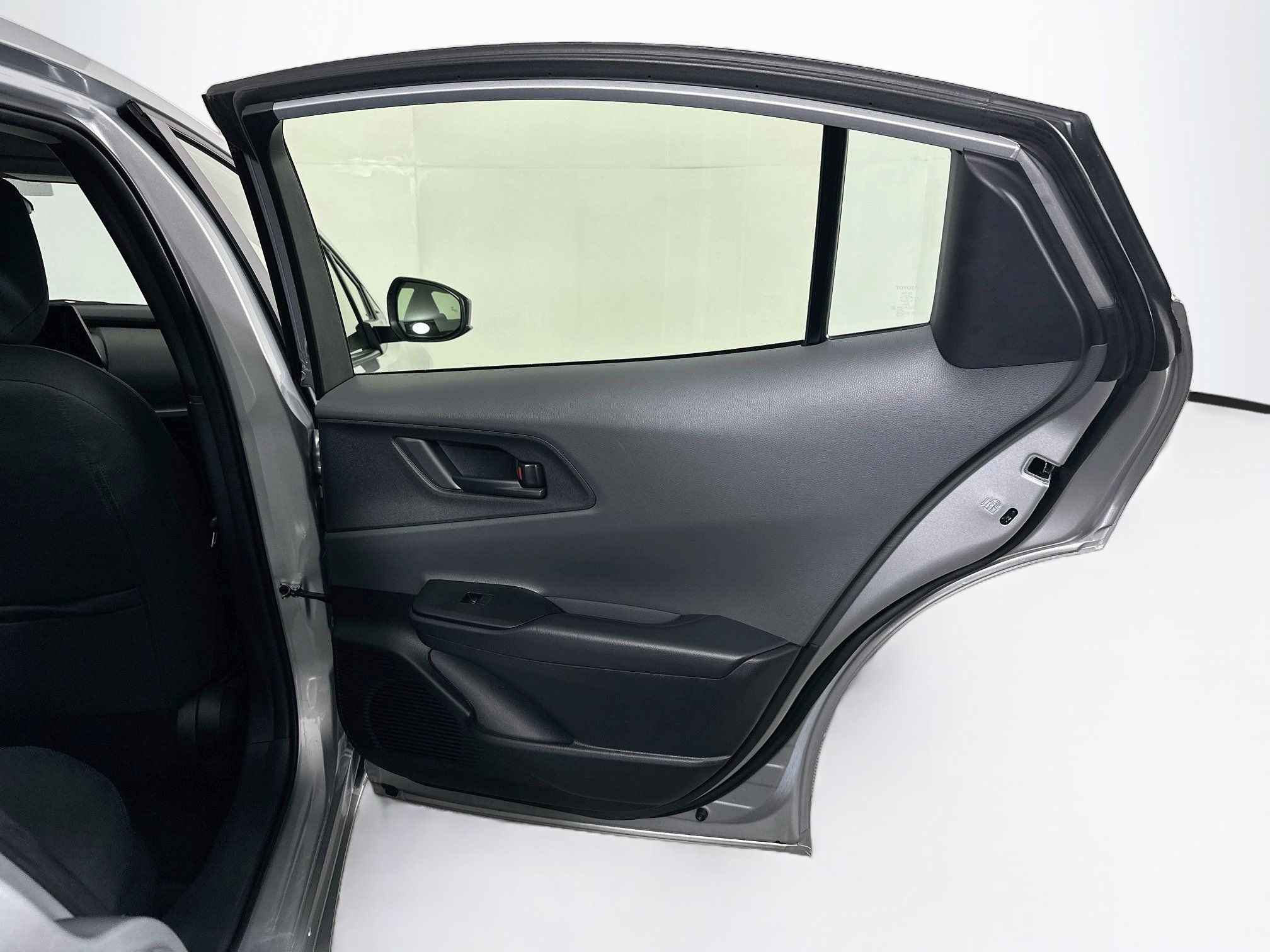 Used 2026 Toyota Prius LE FWD image 28