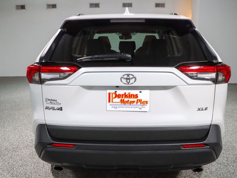 Used 2023 Toyota RAV4 XLE Premium FWD image 8