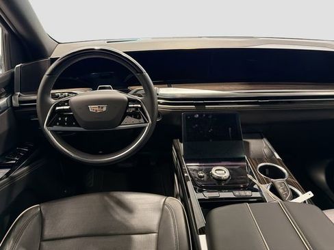 Used 2025 Cadillac Escalade ESV Premium Luxury AWD/4WD image 22
