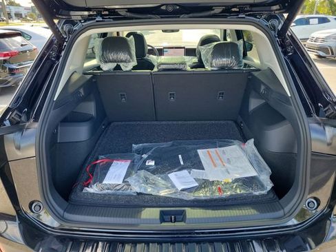 New 2026 Volkswagen Tiguan SE FWD image 7