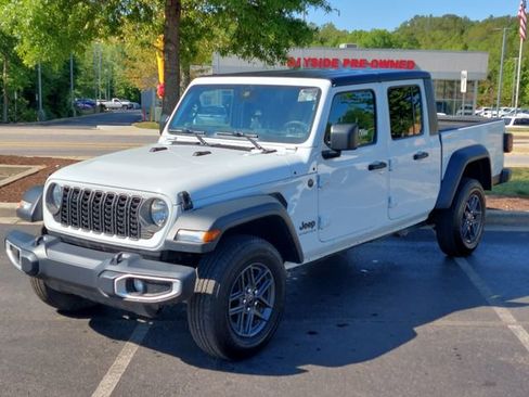 Used 2025 Jeep Gladiator Sport AWD/4WD image 7
