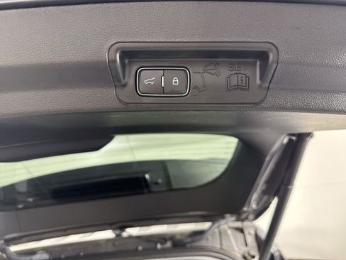 Used 2023 Ford Explorer Limited w/ Limited Technology Package AWD/4WD image 36