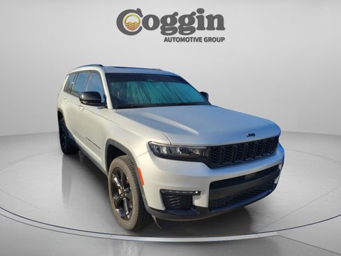 Used 2023 Jeep Grand Cherokee L Limited w/ Black Appearance Package image 9