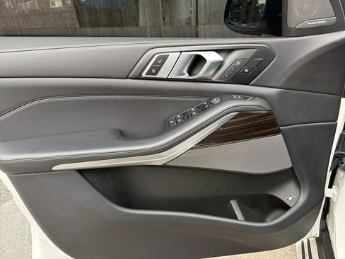 Used 2025 BMW X5 xDrive50e image 12