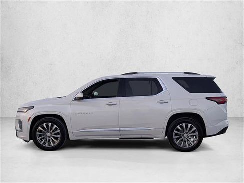 Used 2023 Chevrolet Traverse Premier FWD image 9