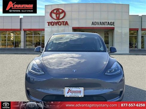 Used 2023 Tesla Model Y Long Range image 2