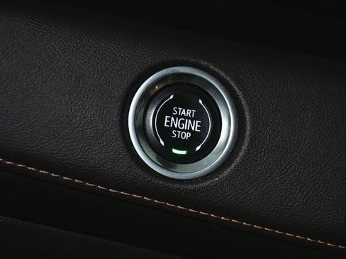 Used 2021 Cadillac Escalade Premium Luxury w/ Driver Assist Tech Package AWD/4WD image 27