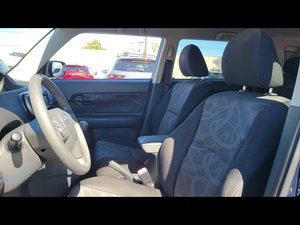 Used 2014 Scion xB FWD image 15