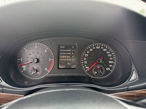 Used 2022 Volkswagen Passat 2.0T image 18