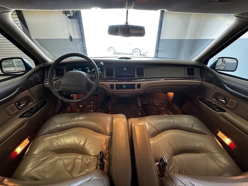 Used 1997 Lincoln Town Car Signature RWD image 15