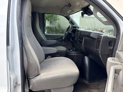 Used 2019 Chevrolet Express 3500 LT w/ LT Preferred Equipment Group RWD image 6