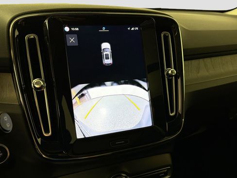 Certified 2025 Volvo XC40 B5 Core image 13