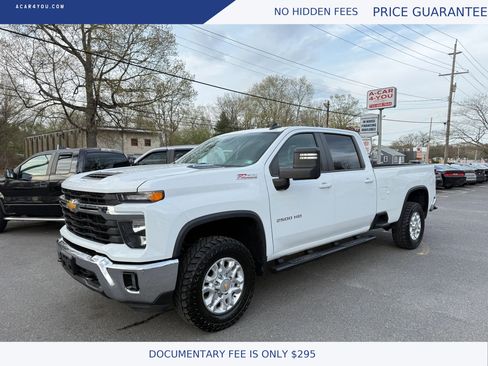Used 2024 Chevrolet Silverado 2500 LT w/ All Star Edition AWD/4WD image 2