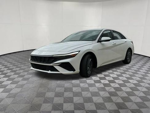 Certified 2024 Hyundai Elantra Blue FWD image 6
