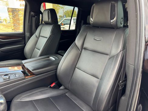 Used 2022 Cadillac Escalade ESV Luxury image 11