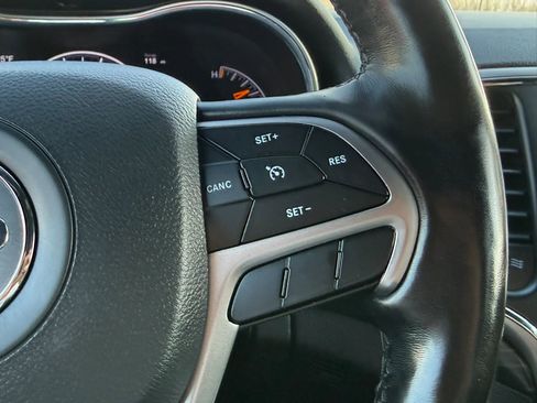 Used 2021 Jeep Grand Cherokee Laredo w/ Security & Convenience Group AWD/4WD image 29