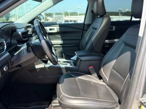 Used 2023 Ford Explorer XLT w/ Equipment Group 202A AWD/4WD image 8
