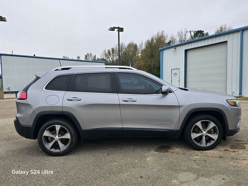 Used 2019 Jeep Cherokee Limited image 6