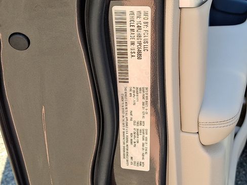 Used 2023 Jeep Grand Cherokee Limited image 29