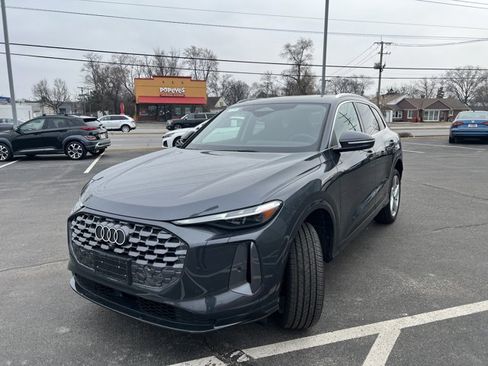 Used 2025 Audi Q5 Premium Plus w/ Premium Plus image 2