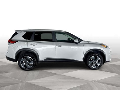 Used 2025 Nissan Rogue SV AWD/4WD image 9