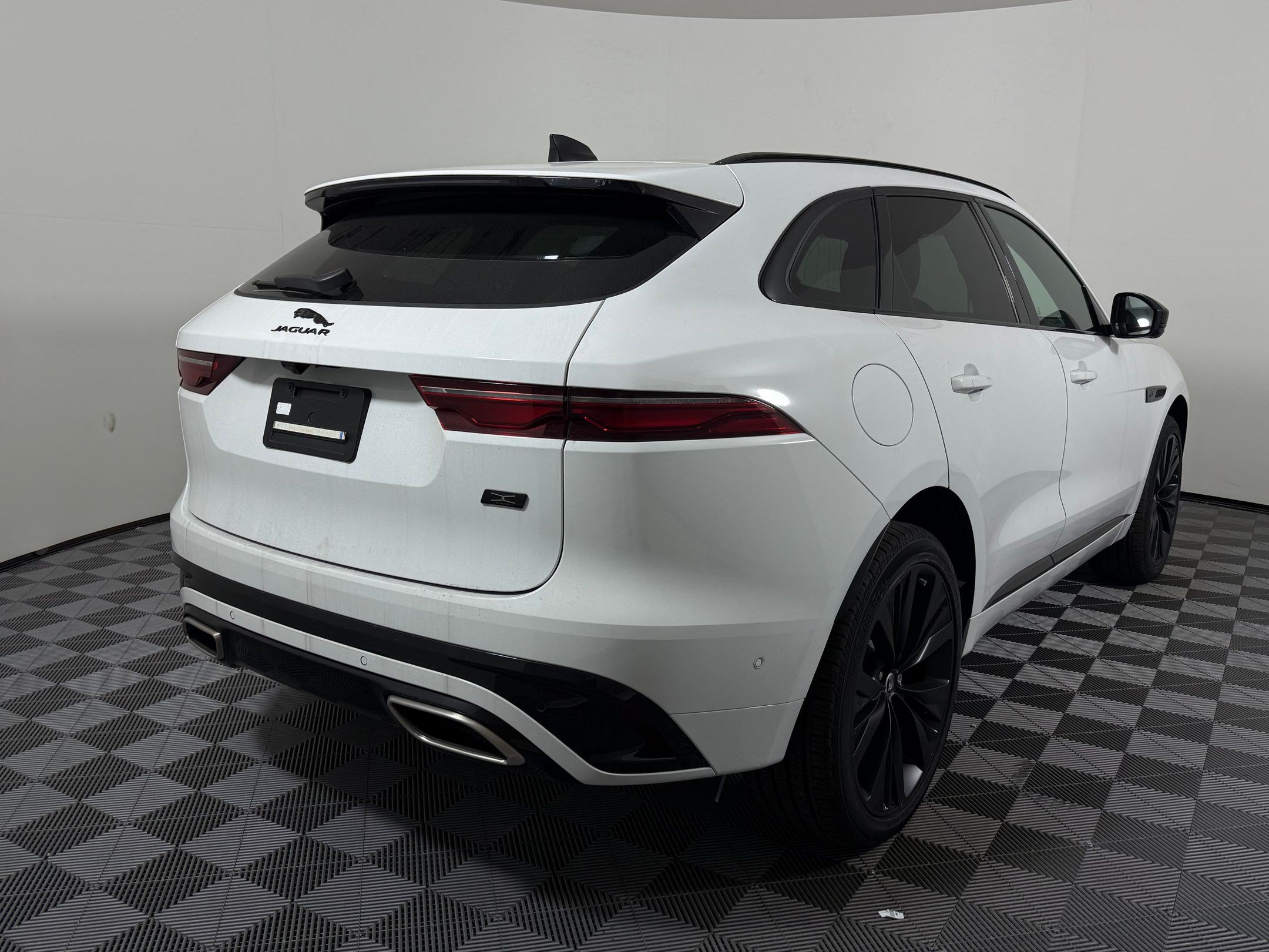 New 2026 Jaguar F-PACE R-Dynamic S AWD/4WD image 9