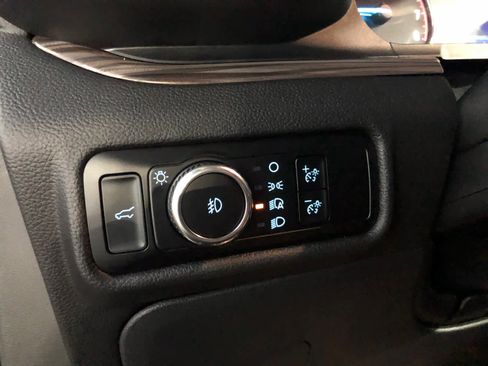 Used 2023 Ford Explorer Limited image 10