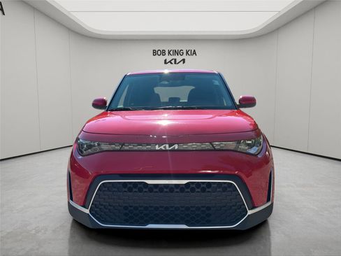 Used 2023 Kia Soul LX w/ LX Technology Package image 8