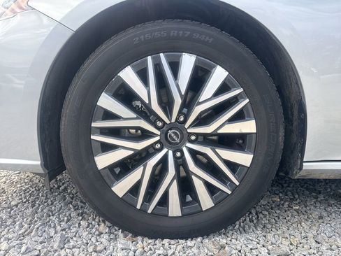 Used 2024 Nissan Altima 2.5 SV image 12