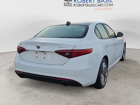 Used 2022 Alfa Romeo Giulia Ti image 5